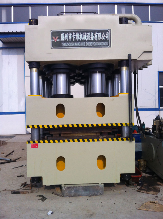 4000噸鋼木門壓花機(jī)